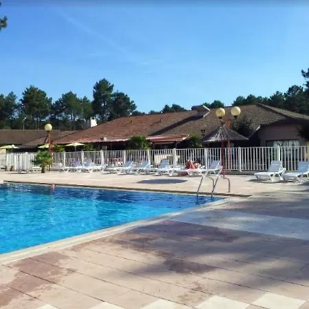 Chalet Cosy A Mestras Avec Piscine Partagee *