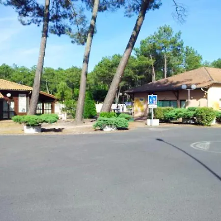 Chalet Chalet Cosy A Mestras Avec Piscine Partagee