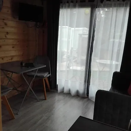 Chalet Avec Piscine Partagee A *