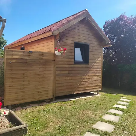 Avec Piscine Partagee A Chalé *