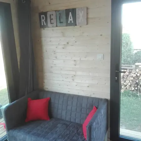 Chalet Avec Piscine Partagee A *