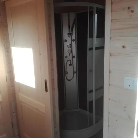 Avec Piscine Partagee A *